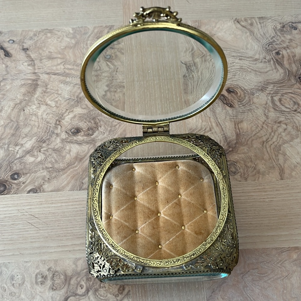Vintage Antique Jewellery Box Brass and bevelled Glass Velvet bottom Inside - Picture 6 of 7